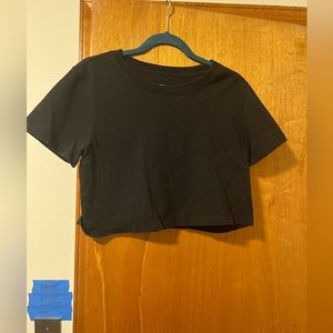 Cropped Urban Outfitters solid tshirt